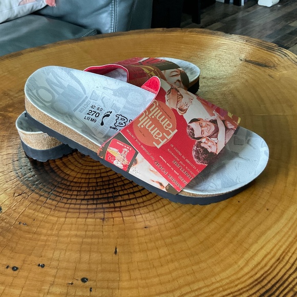 Birkenstock Birki’s Slides Sandals w/ Vintage Pin-up Images Men’s 9 Women’s 11 - Picture 1 of 9
